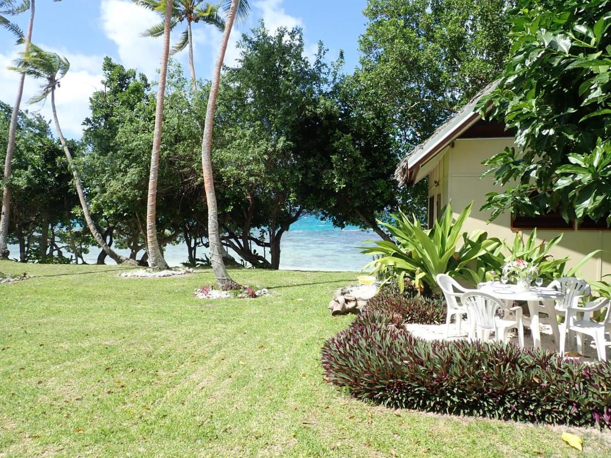 Whispering Palms - Absolute Beachfront Villas Port Vila Kültér fotó