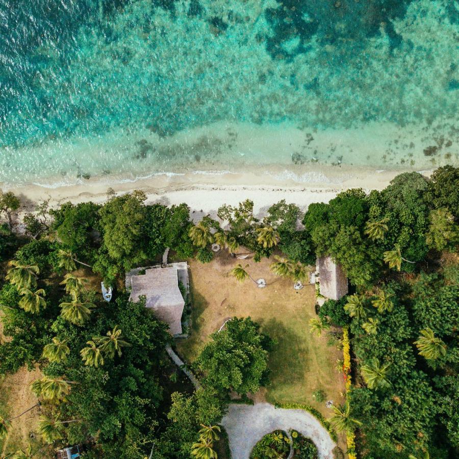 Whispering Palms - Absolute Beachfront Villas Port Vila Kültér fotó