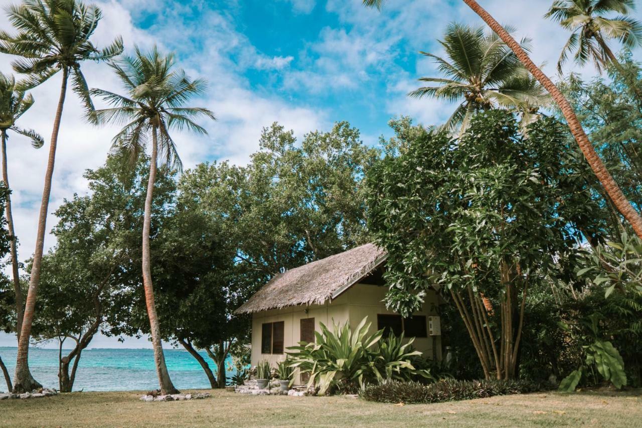 Whispering Palms - Absolute Beachfront Villas Port Vila Kültér fotó