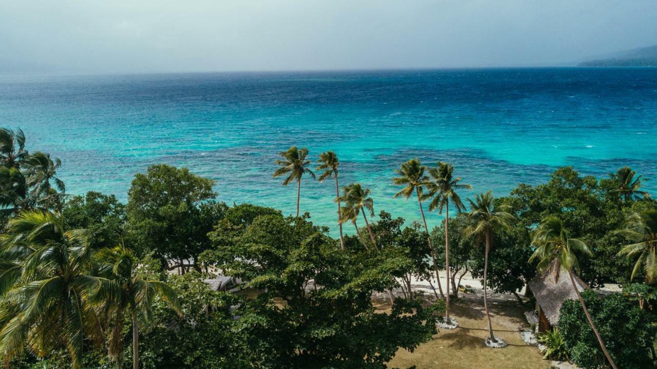 Whispering Palms - Absolute Beachfront Villas Port Vila Kültér fotó